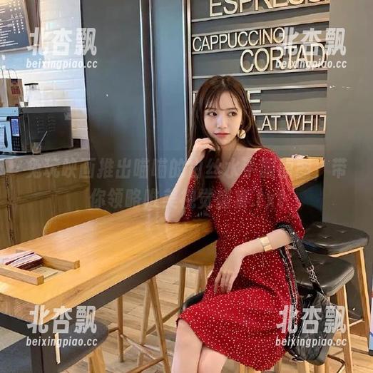 兔玩映画 兔玩映画推出喵喵的白丝水手服原图,带你领略唯美视觉盛宴.txt