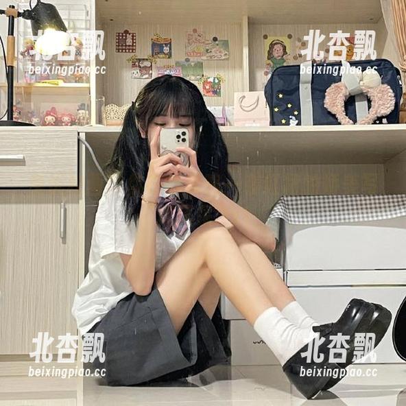 兔玩映画带你在线领略一袭红裙的娇美写真风采.txt
