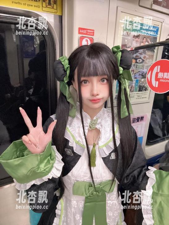 冲田凛花rinka摄影秀：碧蓝航线爱宕&高雄醉人水手服图集精选.txt
