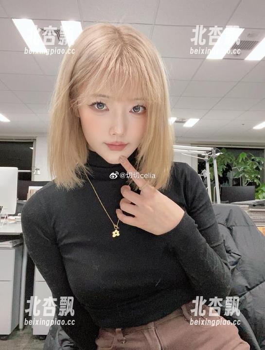 精选“切切celia学妹”美图，传递她的青春活力与无尽魅力.txt
