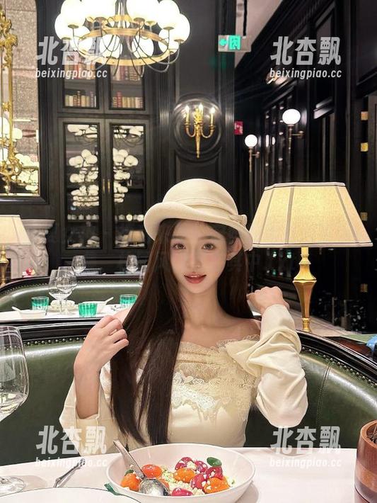 初夏女神-安妮 初夏女神 - 福利来袭!安妮的秋冬校服图集,校园风尚尽在其中.txt