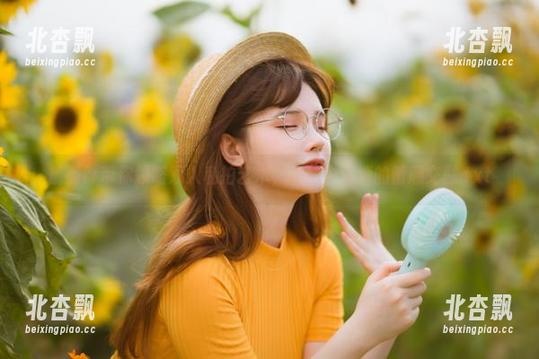 前羽rr带你领略双人私拍艺术，美图中流淌的情感交融.txt