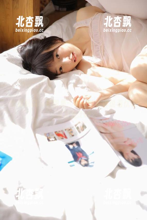 南鸽黑袜写真图集：每一帧都诉说着优雅与叛逆.txt
