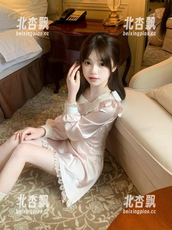 探索可可小白兔的私拍高跟鞋：原图带你领略时尚之美.txt