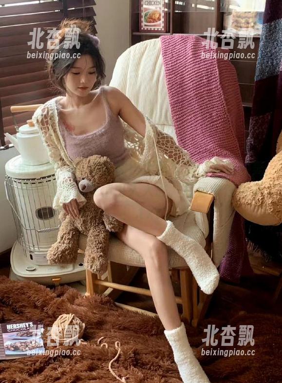 微密圈 - 可爱的肉巴全新写真：丰富的美图与图包，剧情引人入胜，尽显个性风采！.txt