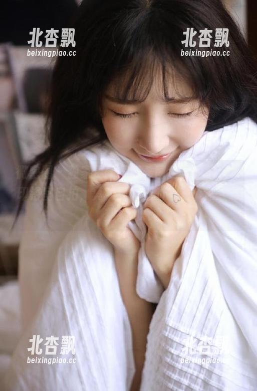 微密圈 - 独家更新周妍希图包，内购无水印浴室自拍，真实还原她的每一个迷人时刻。.txt