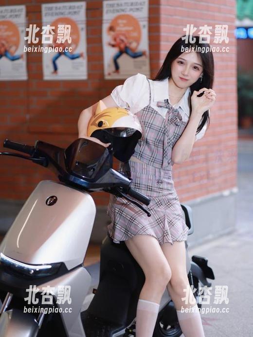 微密圈 - 周妍希最新写真原图上线，快来看看她与喵咪的玩耍乐事！.txt