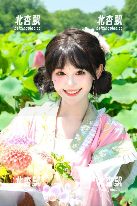 唐韵写真 - 小琪圣诞奇幻合集：一套让你忍不住点赞的美图盛宴！.txt