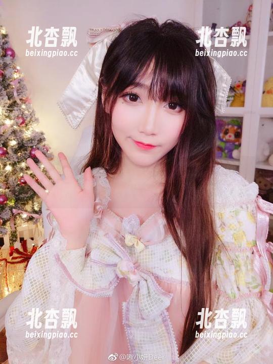 走进啾小妍黑白写真全套，感受简约中的无限优雅.txt