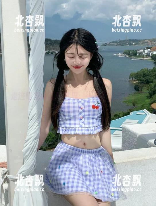 走进喵糖映画的世界：一只驯鹿酱私房写真深度体验.txt