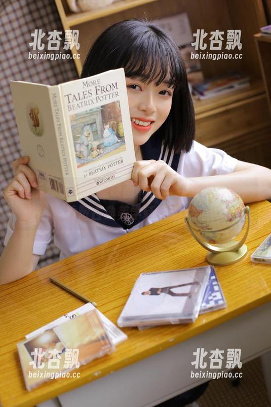 最新发布！喵糖映画高雄银红旗袍套图，重塑古典美学新风潮.txt
