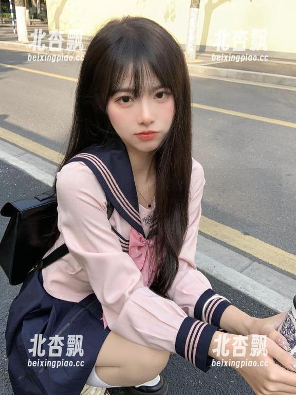 在午后阳光下，喵糖映画的私拍写真让你秒变模特，快来围观！.txt