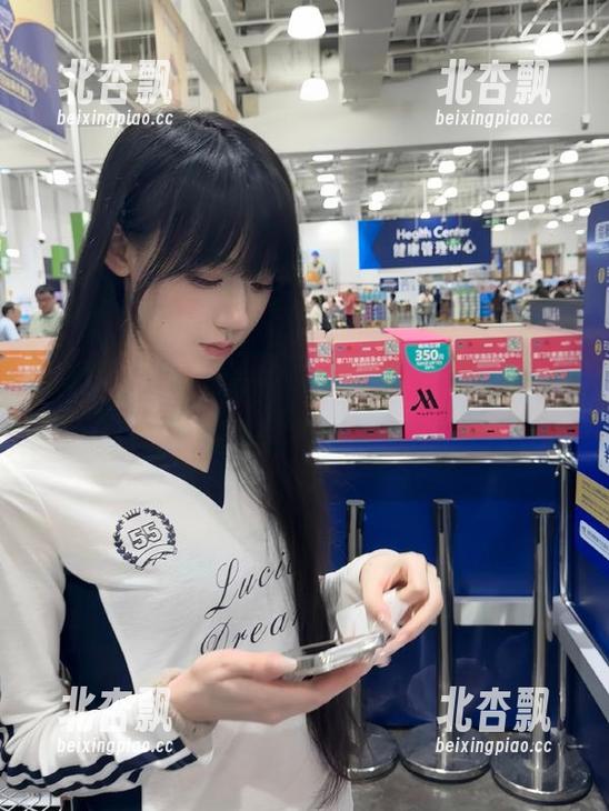 嗲囡囡 - 高清写真之旅：Celina青妍以女仆角色展现多元风格与魅力.txt