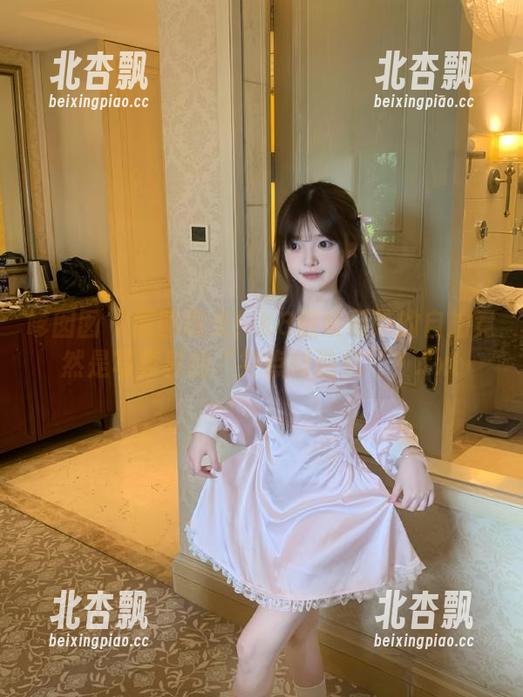 嗲囡囡 - 原图曝光！K8傲娇萌萌的自拍竟然是写真界的“笑点制造机”？.txt