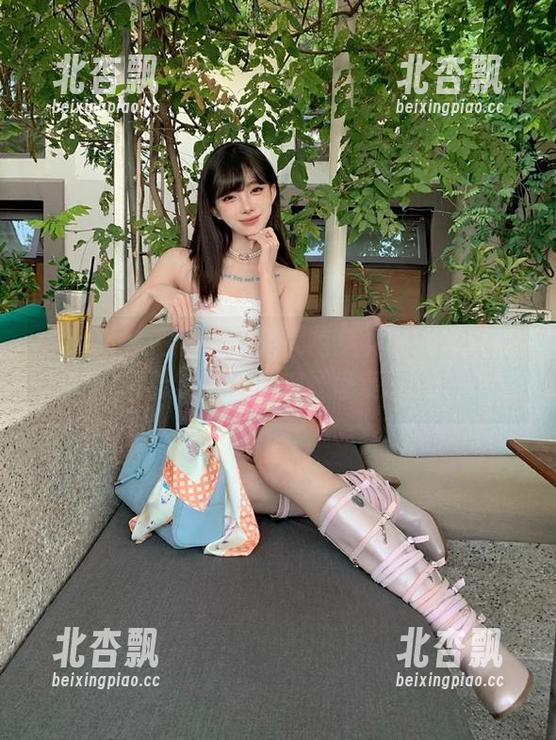 嗲囡囡-周大萌 嗲囡囡 - 一起欣赏周大萌兔女郎的写真美图合集,享受视觉盛宴.txt