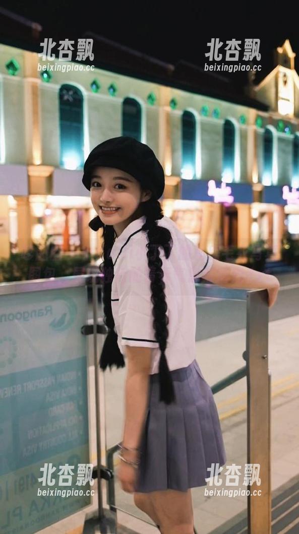 嗲囡囡 - 小Kaili小丁丁的私房毛衣写真图包，展现独特的青春气息与活力.txt
