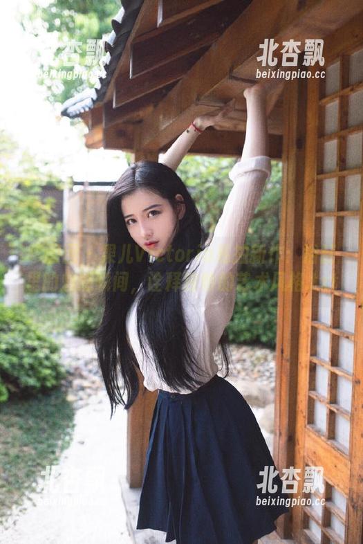 嗲囡囡 - 果儿Victoria私拍新作：浴缸里的魅惑瞬间，诠释独特的艺术风格.txt