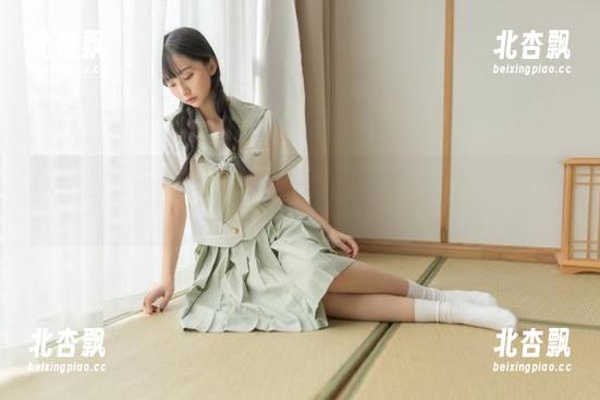 嗲囡囡 - 欣欣Rubybaby的黑色魅力：探索她经典写真原图合集的深邃与诱惑.txt