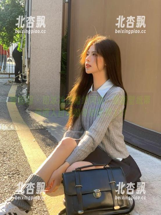 嗲囡囡 - 田冰冰的婚纱风情：原图壁纸带你进入自嘲的奇妙世界.txt