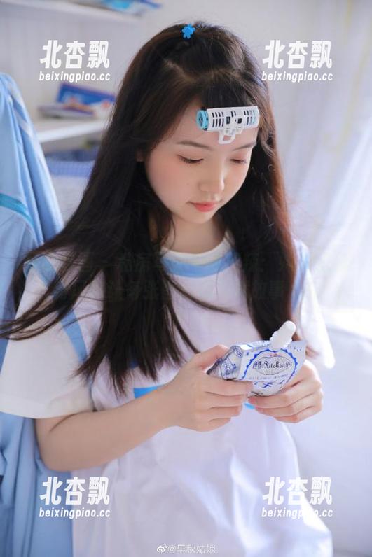 壹吻映画 - 私房写真中的辣辣：妹妹的独特风格让每张图片都充满故事.txt