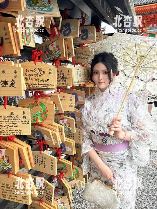 一起欣赏夏夏子妹妹图包，发现她的精彩写真作品.txt