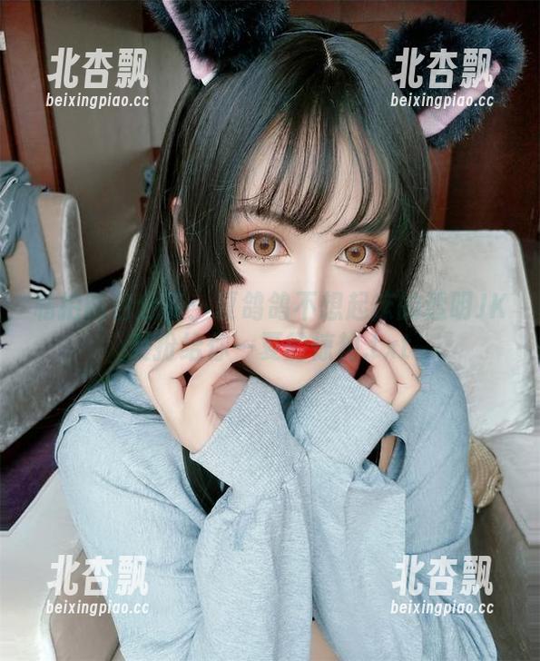 私拍图包分享：夏鸽鸽不想起床的透明JK装扮给你一夏的惊艳.txt
