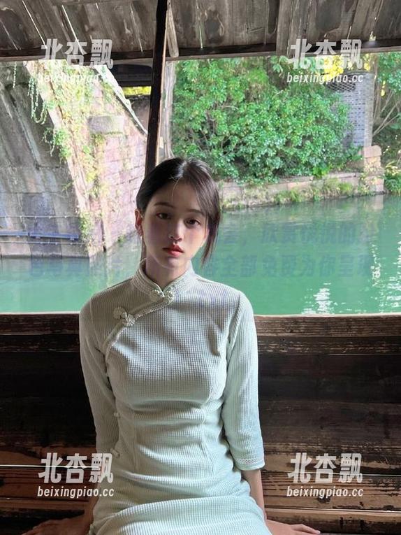 大生模拍 - 趁着这个机会，欣赏悦悦的粉色写真照片，所有内容全部免费为你呈现！.txt