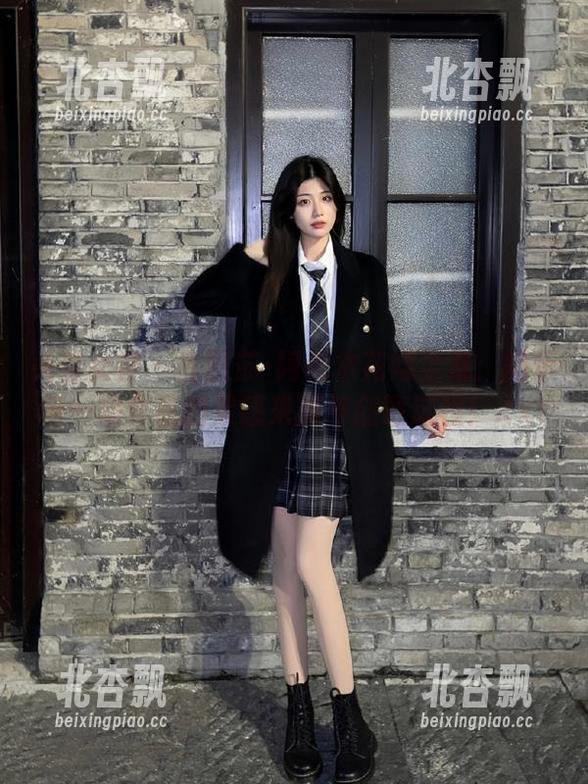 头条女神-古丽苏·阿依木 头条女神 - 古丽苏·阿依木花嫁全集:揭示每一幅作品的灵感来源与创意过程!.txt
