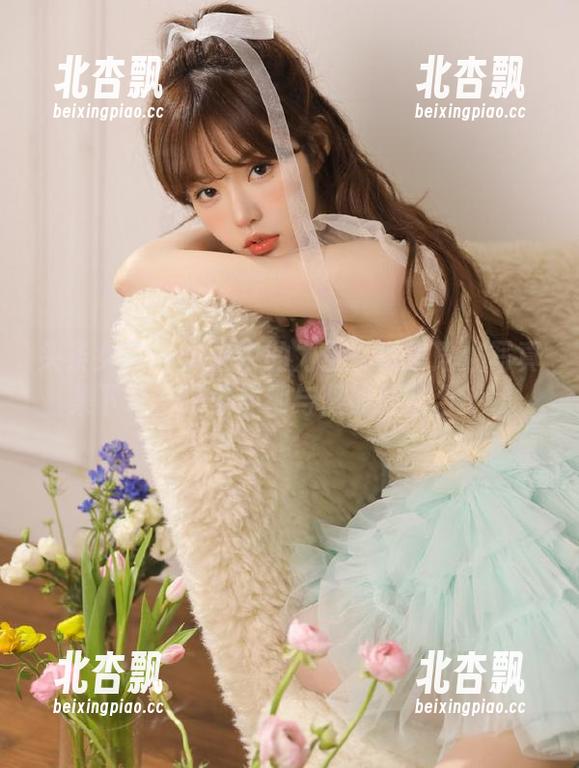 头条女神 - 沉静中的力量：琳琳瑜伽写真集下载，探索纤细与坚韧的结合.txt