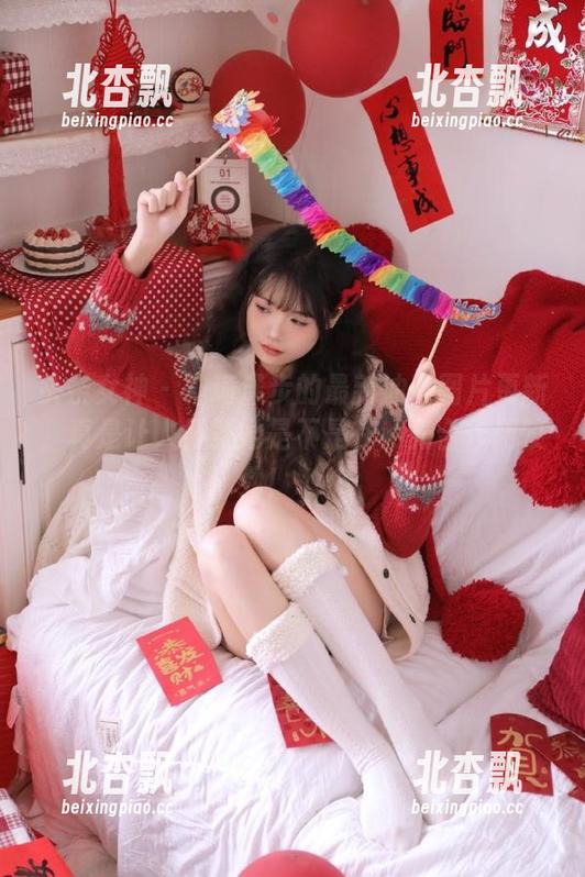 头条女神 - 神琦泽步的最新油亮图片更新，真是让人怀疑她是不是在和光合作用较劲！.txt