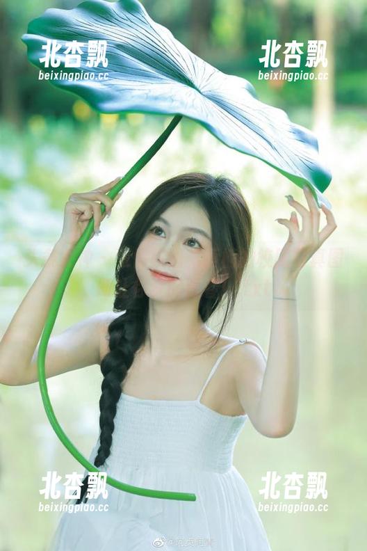 头条女神 - 浓情校园，蔡楠的校服写真图册让你梦回青春！.txt