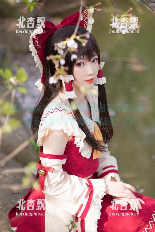 妖少you1 妖少you1在线呈现独特的圣诞写真作品,感受艺术与节日的完美结合!.txt