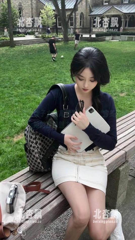 妖精社 - 柒子女友高清写真合集，完美展现她的独特魅力与风情.txt