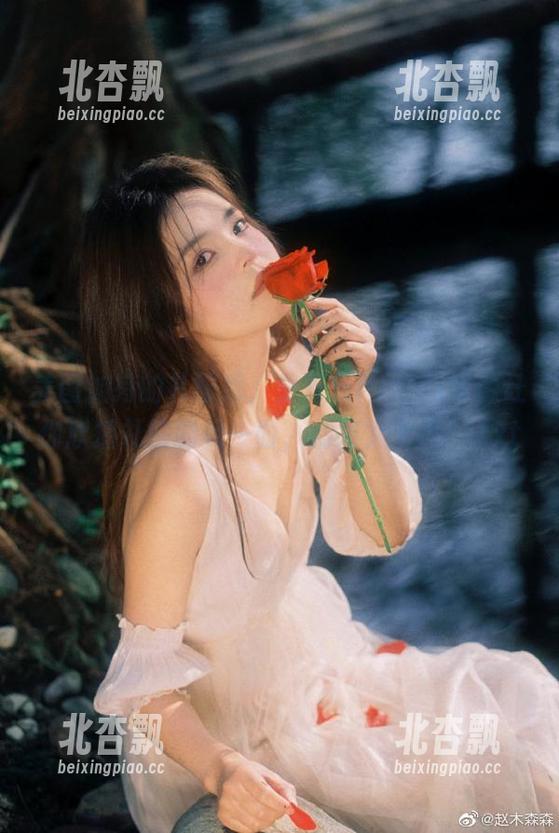 美图加持的礼服秀，孙乐乐(손예은)资源让你欣赏礼服的另一面，别笑太大声！.txt