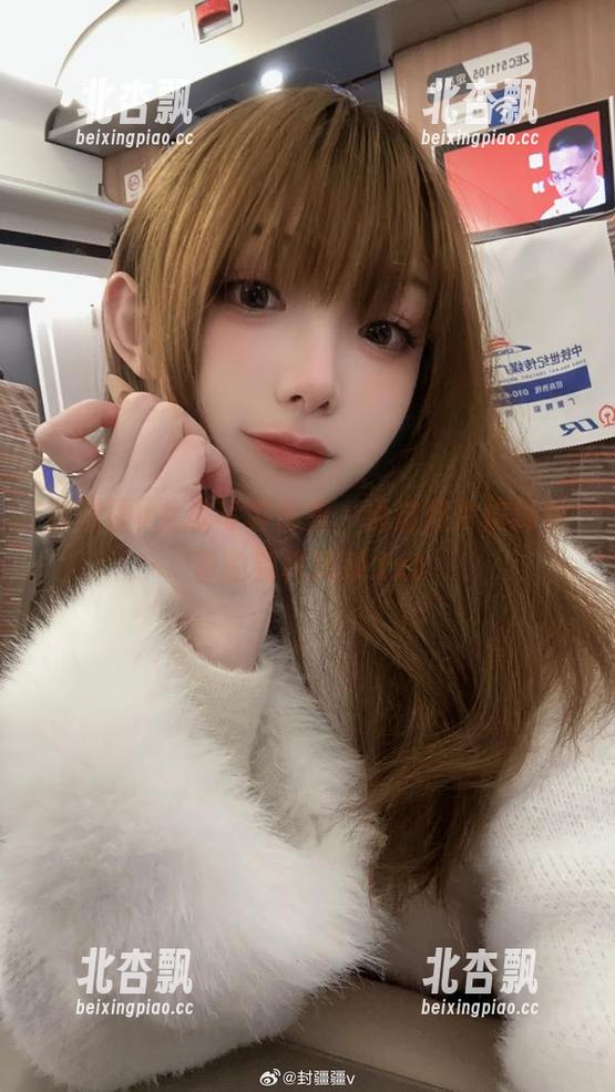 封疆疆v女孩写真合集，通过照片演绎青春的别样风采.txt