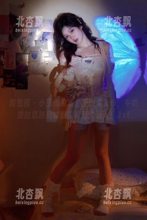 微密圈 - 小玉吃果冻全新图集发布，牛奶般的肌肤宛如晨露般清澈动人！.txt