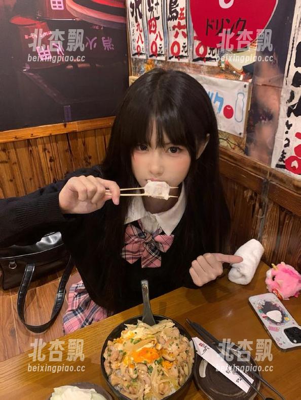 少女秩序 - 小葵的牛仔裤时尚图集，尽情下载展示你的个性风采.txt