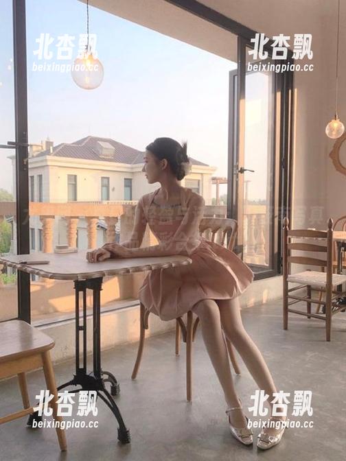 尤果网 - 夏日的轻盈与活力：丁筱南写真作品精彩合集.txt