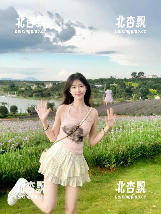 尤果网 - 跟随唐溪若的内衣写真之旅，套图中尽享时尚与性感的碰撞.txt