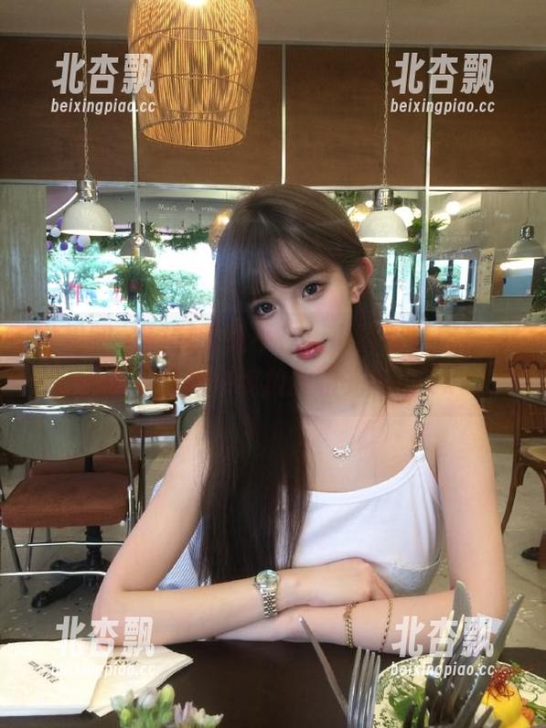 尤果网 - 美丽无处不在，小喜双马尾写真在高清图库中绽放独特光彩！.txt