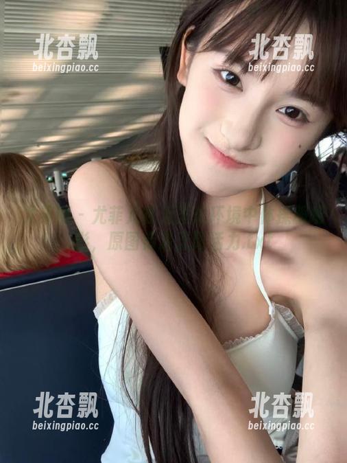 尤果网 - 尤菲儿在无圣光环境中体操服摄影，原图传递无限活力.txt
