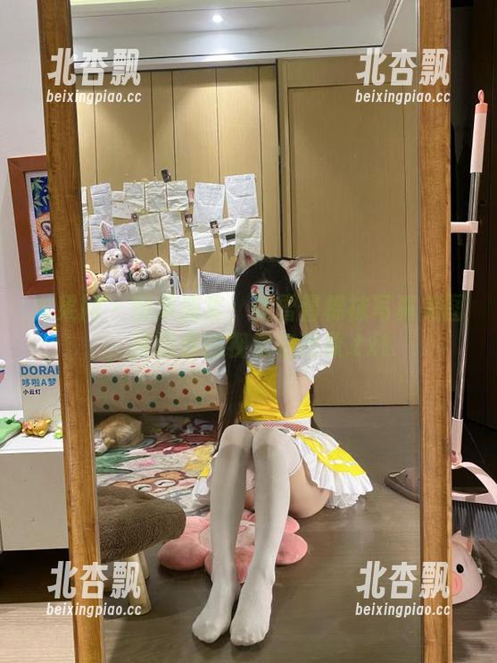 尤果网 - 图集盛宴：张雪馨棉袜写真美图，挑逗你的视觉与想象.txt