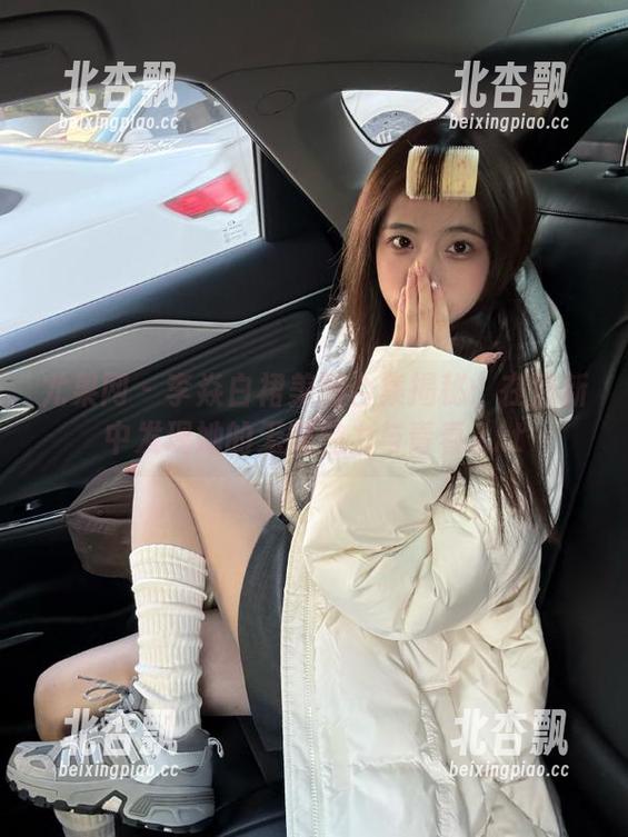 尤果网 - 李焱白裙美图合集揭秘：在清新中发现她的无限魅力与青春.txt