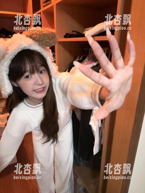 尤果网 - 李颜儿黑丝风格写真，带来视觉盛宴的精彩图片分享！.txt