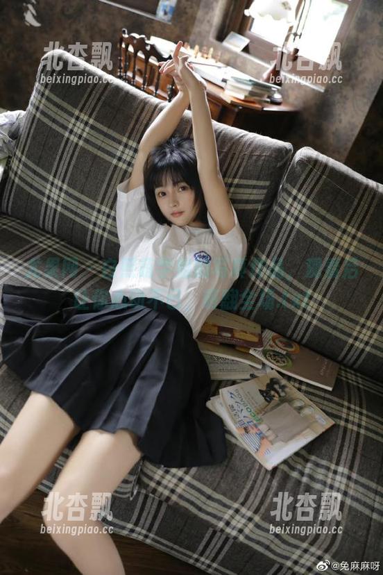 尤果网 - 白熙萌学姐的写真作品，观看后让你心动不已，萌翻全场.txt