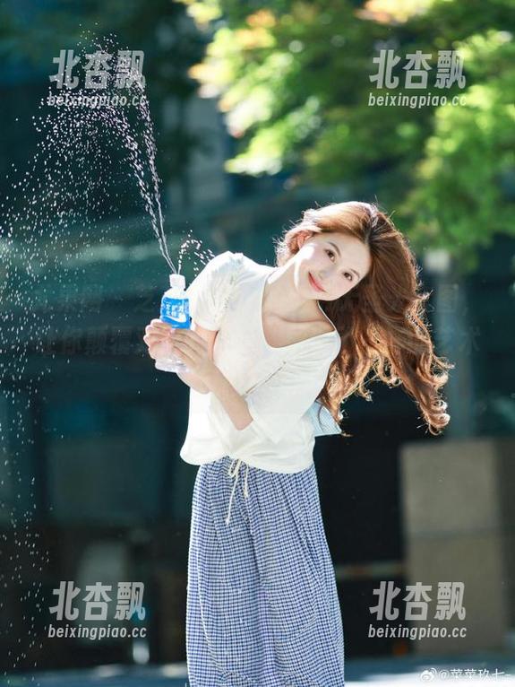 尤果网 - 芝芝Booty的透明无圣光套图，让你颠覆对美的认知，展现不一样的艺术风格！.txt