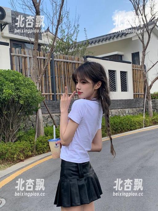 尤果网 - 看完若涵的白衬衫写真图集，你还敢小看白衬衫吗？.txt