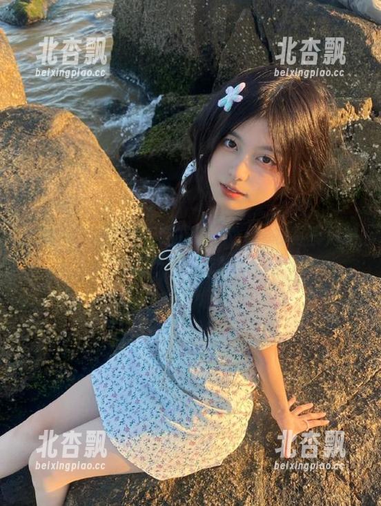 尤果网 - 在黛熙儿的镜头下：秘书写真风格合集分享时光.txt