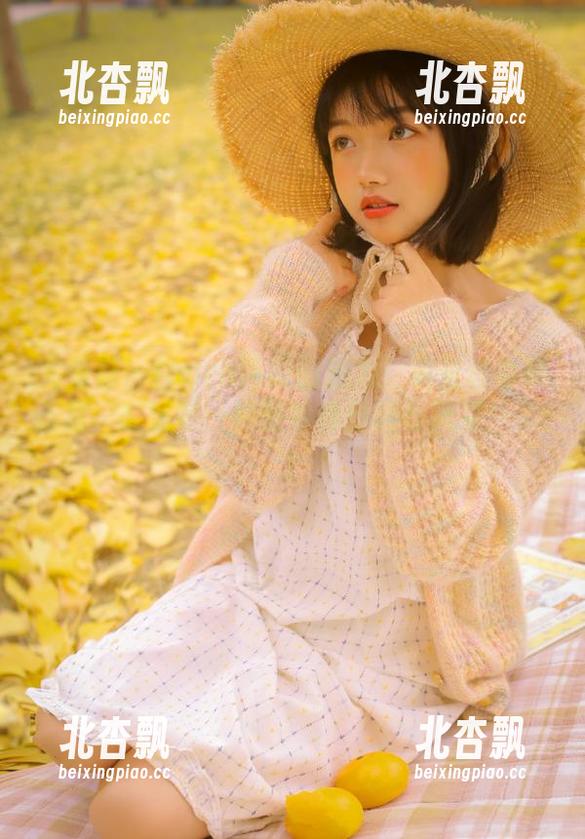 尤蜜荟 - laura阿姣的魅力：裤里丝写真合集，感受每一帧的独特韵味与风采！.txt