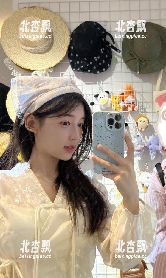 尤蜜荟 - 清新夏日，周大萌泳衣写真集高清呈现完美身材.txt